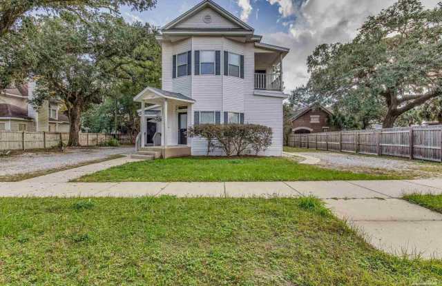 917 E Lee St photos photos