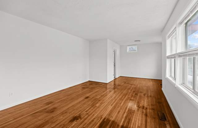 6715 Court N Gallery 2