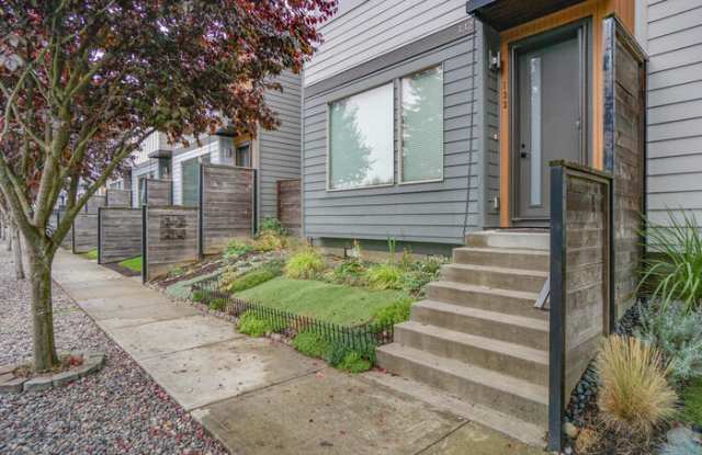 132 North 43rd Place - 132 North 43rd Place, Ridgefield, WA 98642