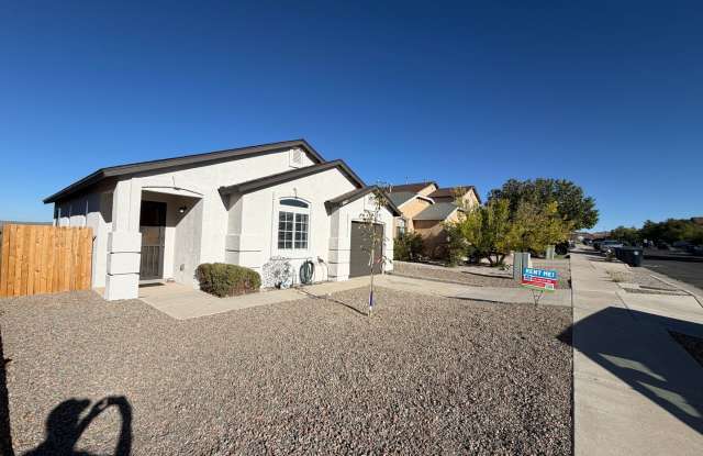 2 Bedroom Single Story Home Available Near McMahon Blvd NW & Unser Blvd NW! Gallery 4