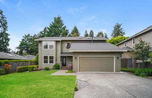 Great 4 bedroom Home Located in the Sought-after First Addition Neighborhood in Lake Oswego! - 638 6th Street, Lake Oswego, OR 97034
