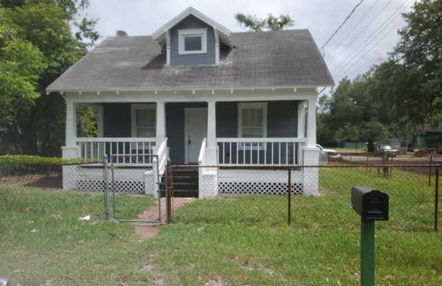 Fully Renovated 3/2 Single Family Ready for Move In! photos photos