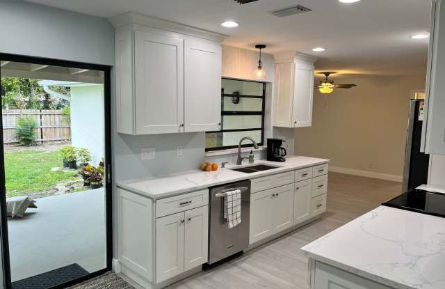 350 GRANT AVE - 350 Grant Avenue, Satellite Beach, FL 32937