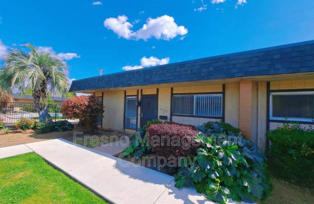 3051 N West Ave. photos photos