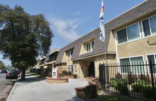 55+ Senior Housing - Heritage Park at Woodman Gallery 3