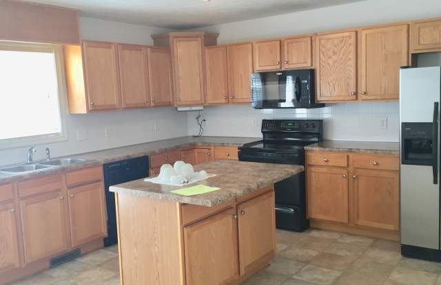 1040 Middleview Dr. Forest VA 4 bedroom 3.5 bath end unit photos photos