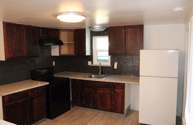 Two Bedroom, Two Bathroom House with Laundry Room in Antioch Gallery 3