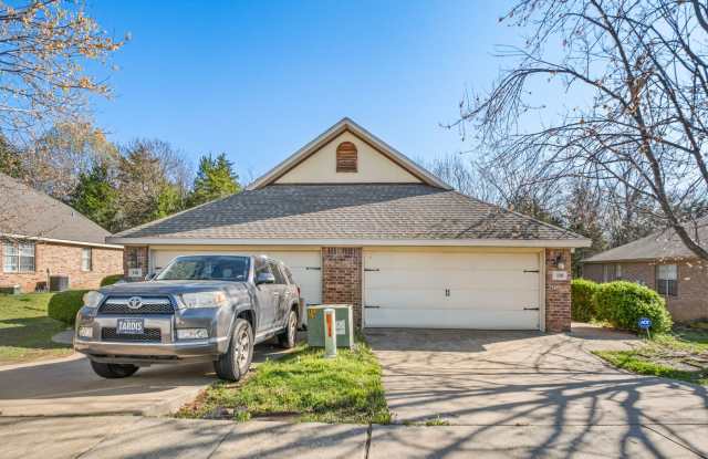 S Ray Ave Duplex - 136 South Ray Avenue, Fayetteville, AR 72701 S Ray Ave Duplex - 136 South Ray Avenue, Fayetteville, AR 72701