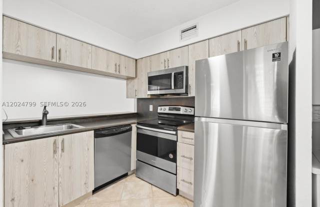 1025 Coral Club Dr Gallery 2