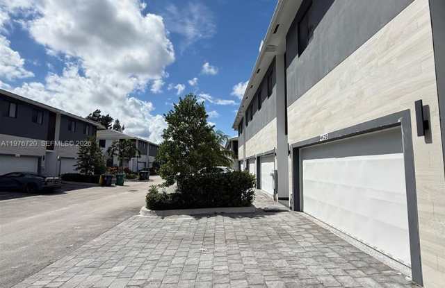 4655 Southwest 32nd Avenue photos photos