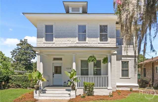 Beautifully Renovated 4-Bedroom Home with Charm  Modern Comfort – Savannah, GA photos photos