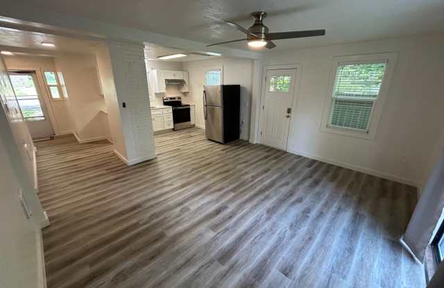 Cute 3 Bedroom, 1 Bathroom Home in Sunset Hill! Gallery 4