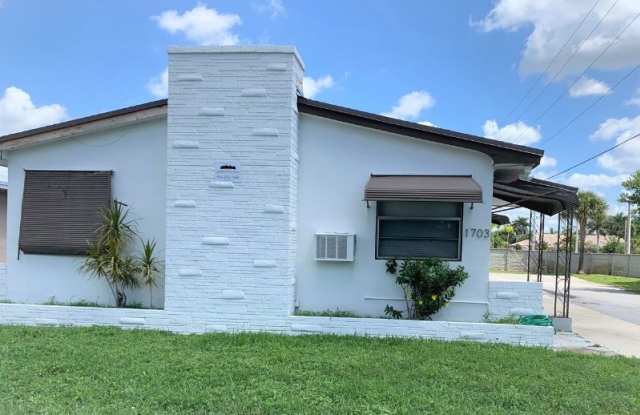 1703 Thomas St photos photos