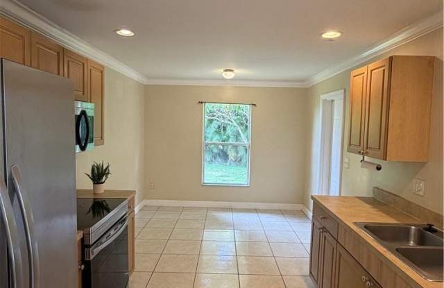 409 Candlewick Circle E Gallery 3