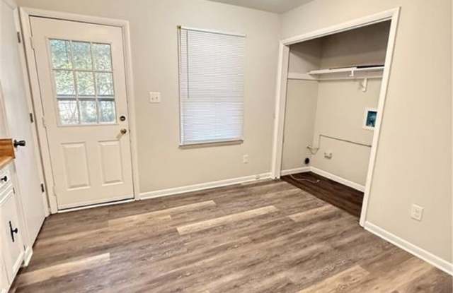 2 Bed 1 Bath Duplex Gallery 2