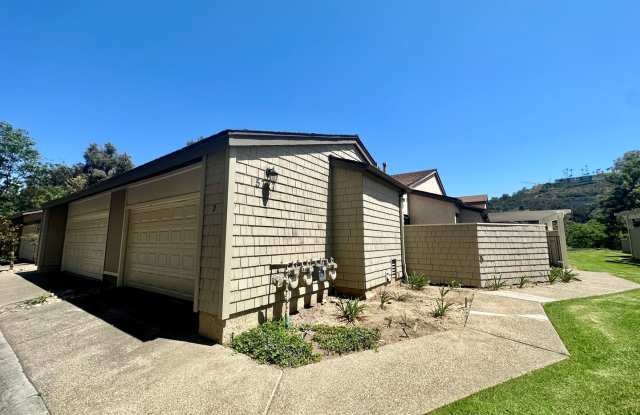 Lovely 3 bedroom 2 bath townhome In the Allied Gardens! Gallery 1