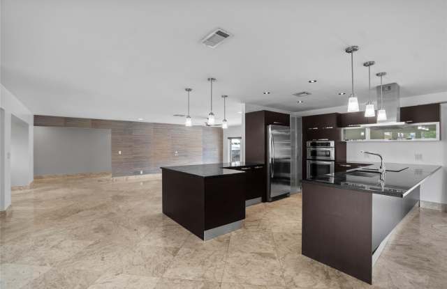 5200 NE 31ST Avenue Gallery 2