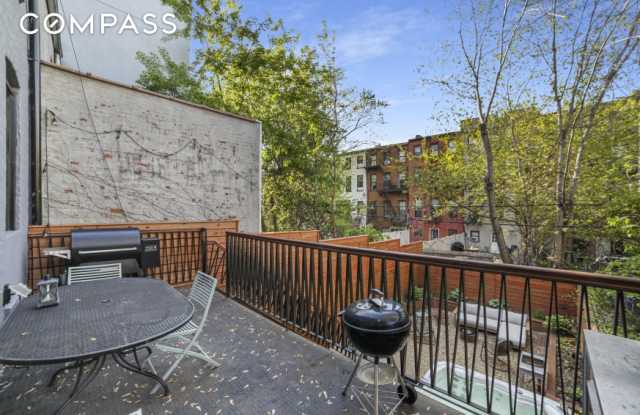191 Pulaski Street Gallery 4