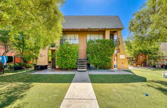 Cozy 2 Bedroom Upstairs Unit With Lots of Natural Light! photos photos Cozy 2 Bedroom Upstairs Unit With Lots of Natural Light! photos photos