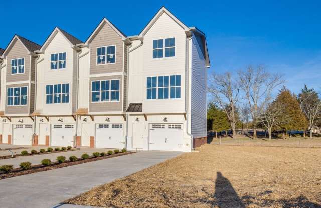 Townhome Available below $1800 per month photos photos