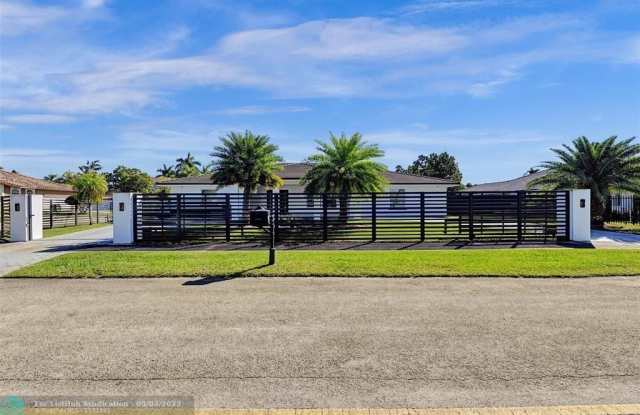 3001 SW 111th Ave - 3001 Southwest 111th Avenue, University Park, FL 33165
