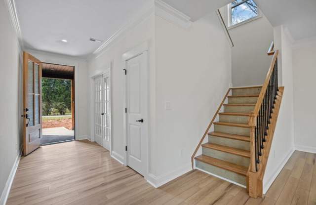 387 Lake Farm Drive Gallery 3