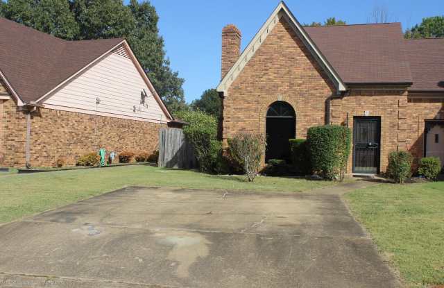 7090 Greenbriar Drive Gallery 4