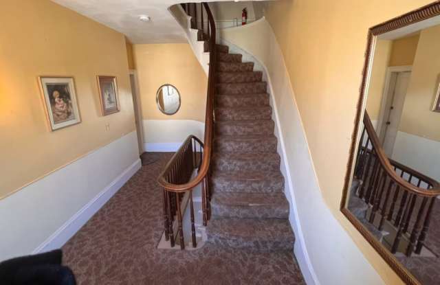 10 Woodland Street Gallery 4