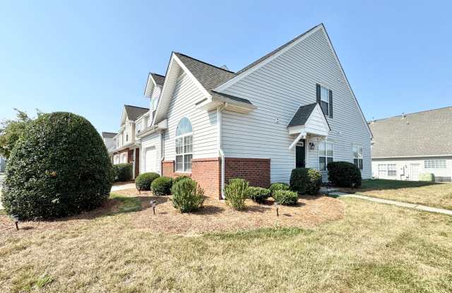 Charming 3 Bedroom in Robyn's Glen! - Move-In Special Gallery 3
