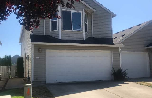 Spacious Townhouse in Great Central Location! EZ ON/ OFF EXIT TO AIRPORT AND MORE - 11545 Northeast 32nd Street, Vancouver, WA 98682