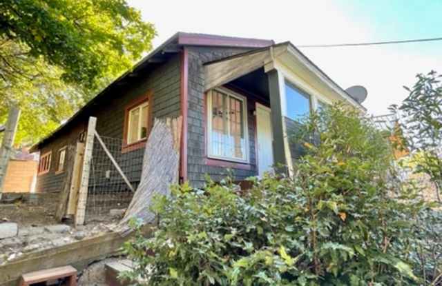 Westside Rustic Bungalow close to Drake Park/Downtown! - 280 Northwest Riverside Boulevard, Bend, OR 97703