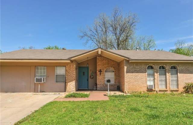 732 Meadowlark Circle - 732 Meadowlark Circle, Crowley, TX 76036