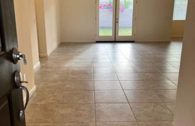 Beautiful 3 Bedroom 2 Bathroom in NW Visalia! Gallery 3