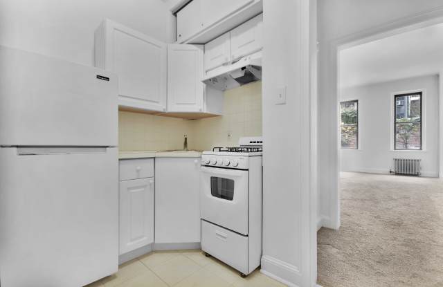322 East 70th Street Gallery 3