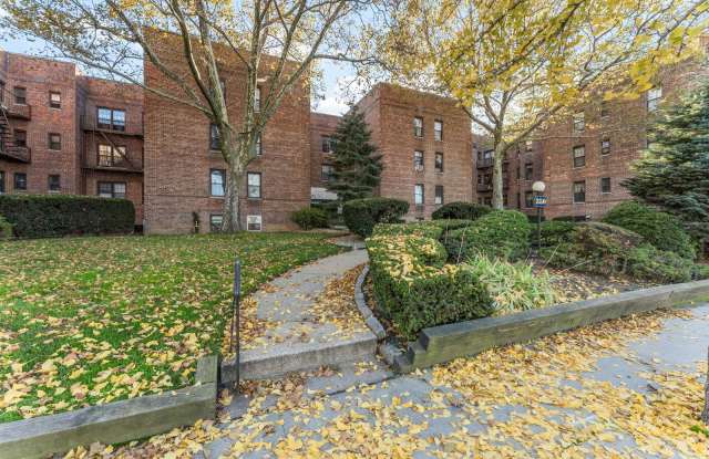 350 Merrick Road - 350 Merrick Road, Rockville Centre, NY 11570