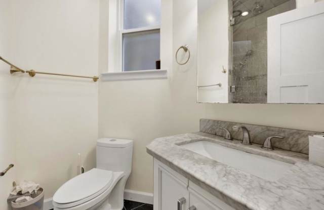 2522 N Burling Gallery 3