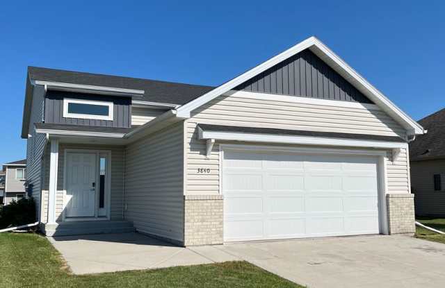 4 bed 2 bath Single Family Home photos photos