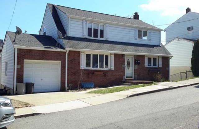 754 Kingsland Avenue - 754 Kingsland Lane, Ridgefield, NJ 07657