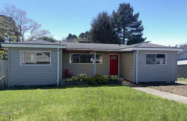 Pet-Friendly 3/2 Home Has A Spacious Layout  Recent Renovations Throughout! - 2314 Kipling Drive, Humboldt Hill, CA 95503