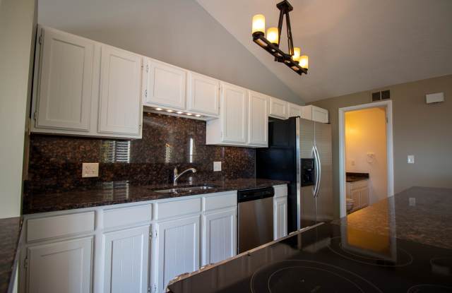 1738 S Oak Springs Dr Gallery 3