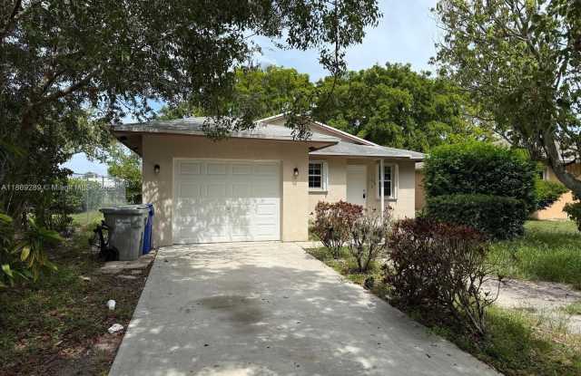 1592 NW 7th Ter photos photos