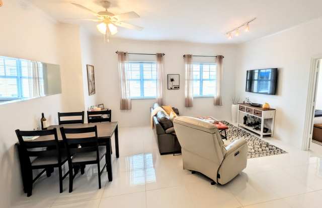 SEASONAL VACATION RENTAL IN THE BROADWAY PROMENADE! AVAILABLE DEC-APRIL 2027 Gallery 3