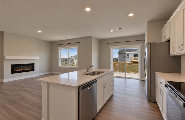 1052 Maywood Ln: 3BR 2.5ba Gallery 1