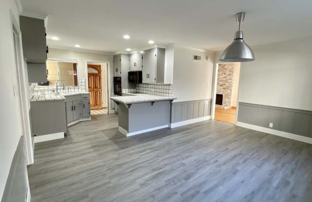 1445 Buckthorne Way Gallery 2