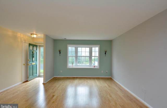 6528 YADKIN CT Gallery 4