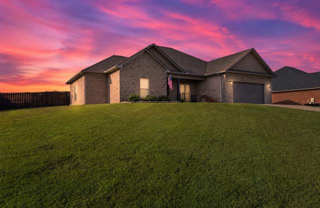 Beautiful 3-Bed, 2-Bath Home with High-Quality Finishes & Fenced Backyard – 2604 Etna Drive, Chapel Hill, TN Gallery 1