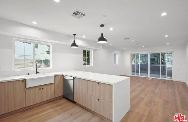 1331 N June St photos photos