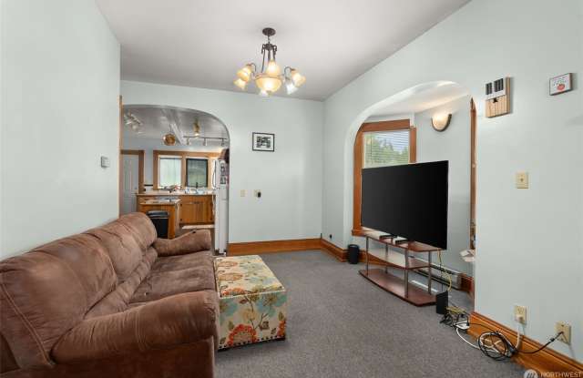 722 East Cowlitz Street Gallery 2