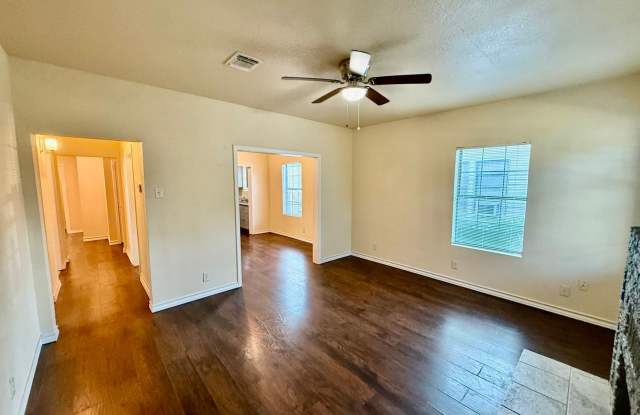 Newly renovated home with all the modern touches: Wood-laminate floors, Stainless Steel Appliances, New Cabinets and Countertops, Large Bedrooms & Backyard Gallery 4