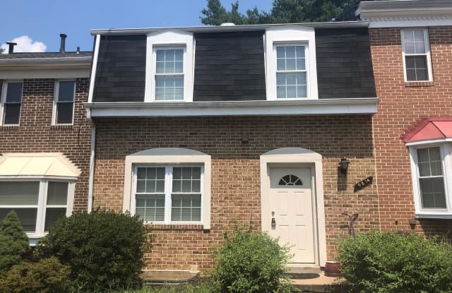 9814 LAKEPOINTE DRIVE - 9814 Lakepointe Dr, Kings Park West, VA 22015